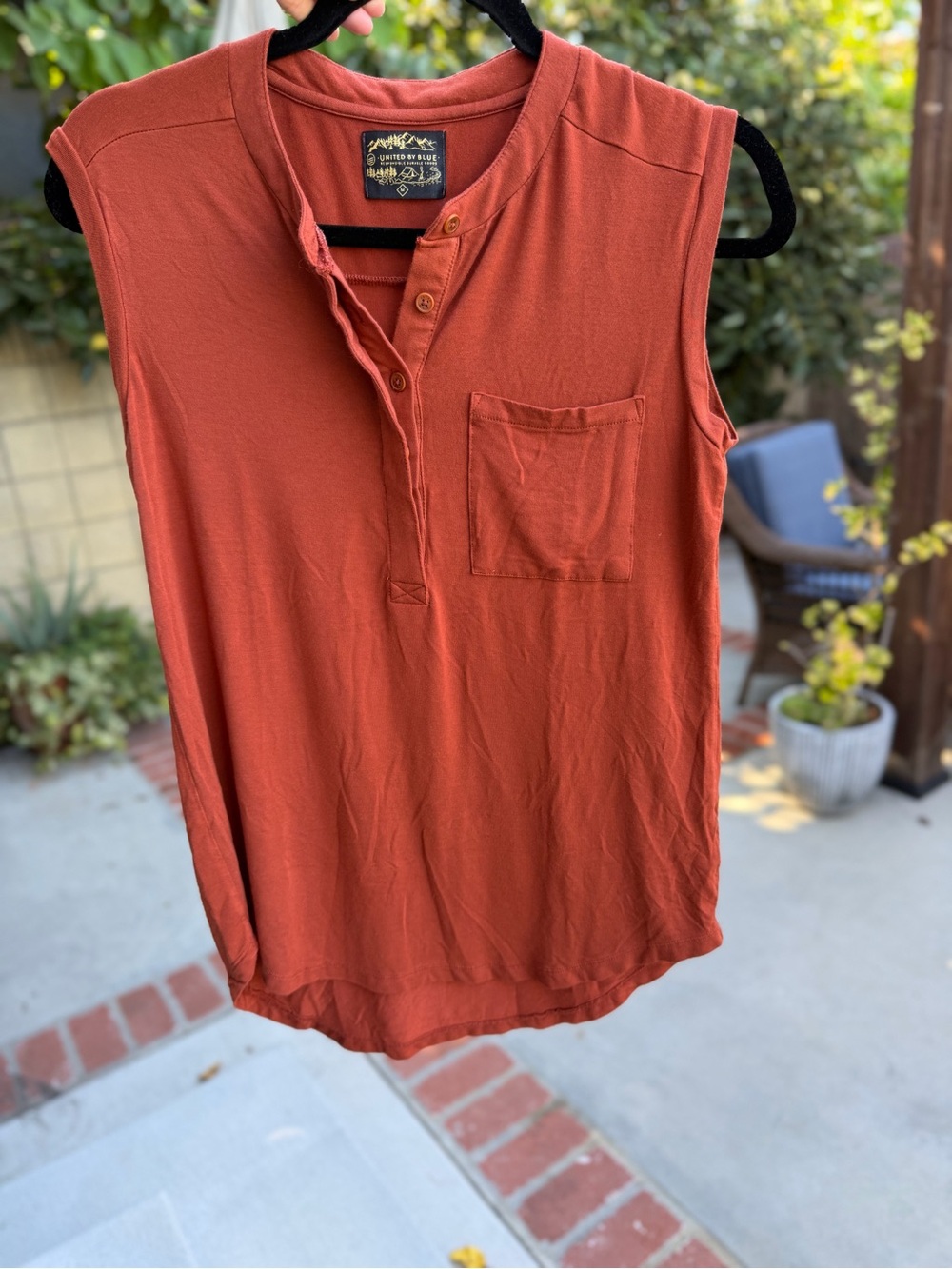 United By Blue Rust Burnt Orange Sleeveless Henley Top with Pocket M